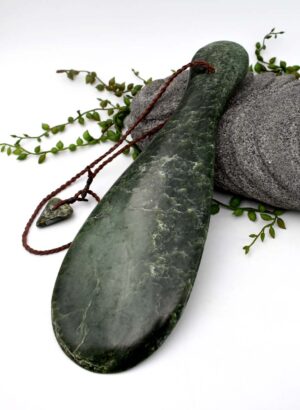 Mere Pounamu (Hapopo, South Westland) - Carved by Phil Priest