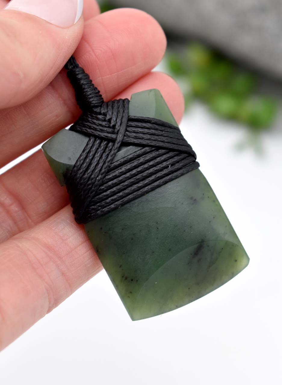 Pounamu Toki Pendant – Carved by Tony Lusty