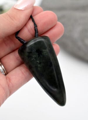 Rei Puta Hapopo West Coast Pounamu - by Simon Burton