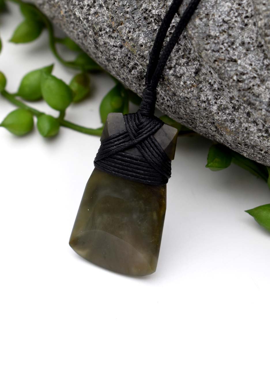 Pounamu Toki Pendant – Carved by Tony Lusty