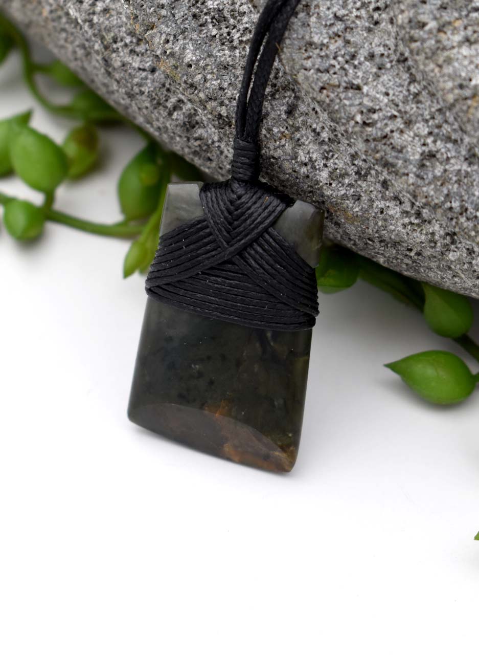 Pounamu Toki Pendant – Carved by Tony Lusty - Image 2