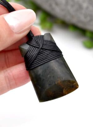 Pounamu Toki Pendant – Carved by Tony Lusty