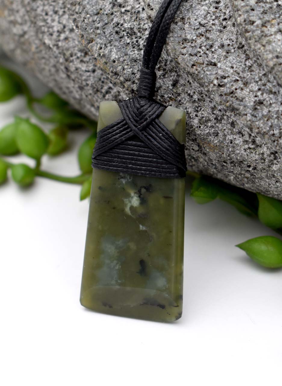 Pounamu Toki Pendant – Carved by Tony Lusty