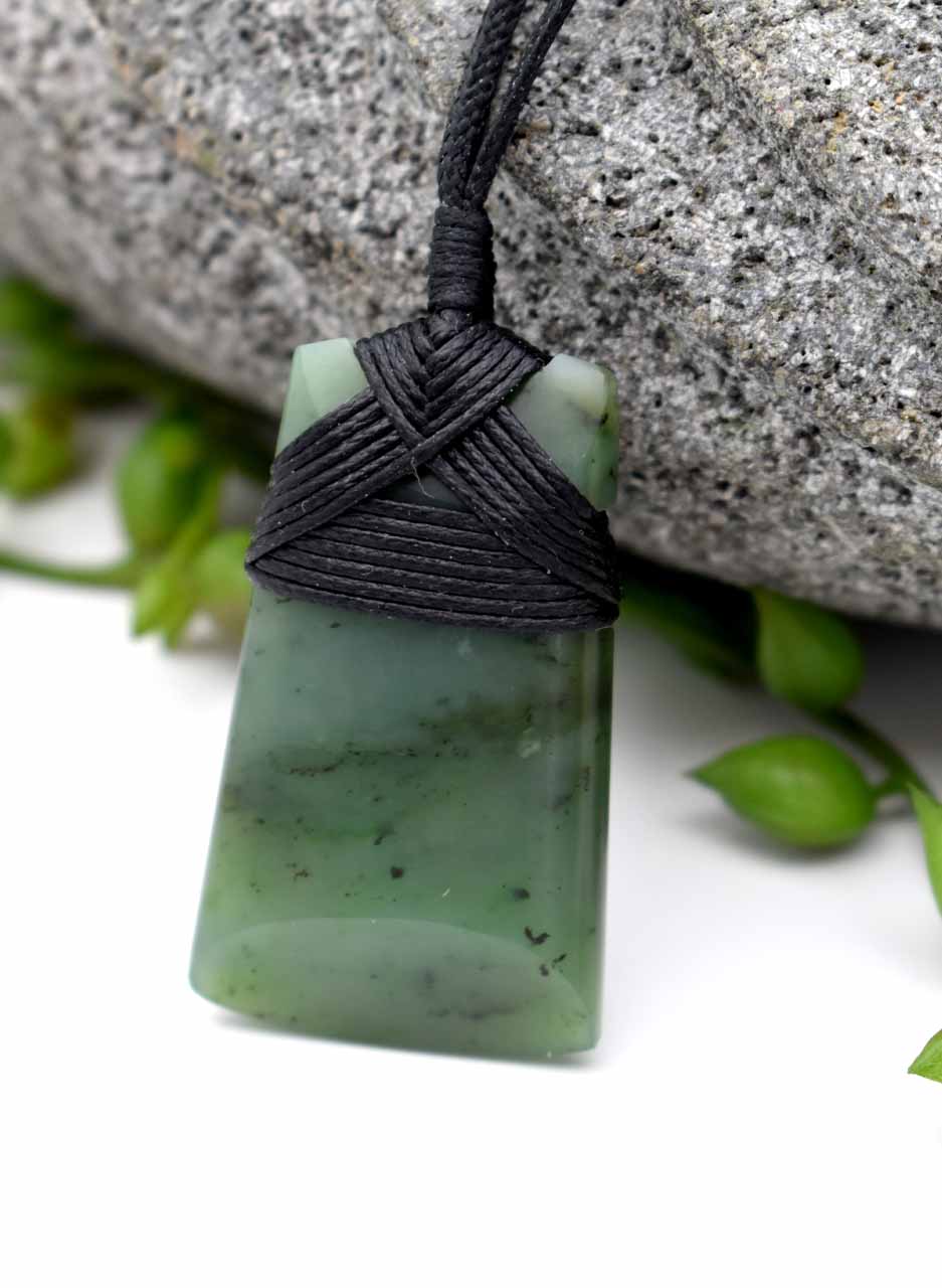 Pounamu Toki Pendant – Carved by Tony Lusty