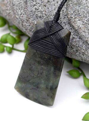 Pounamu Toki Pendant – Carved by Tony Lusty