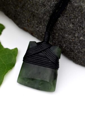 Pounamu Toki Pendant – Carved by Tony Lusty