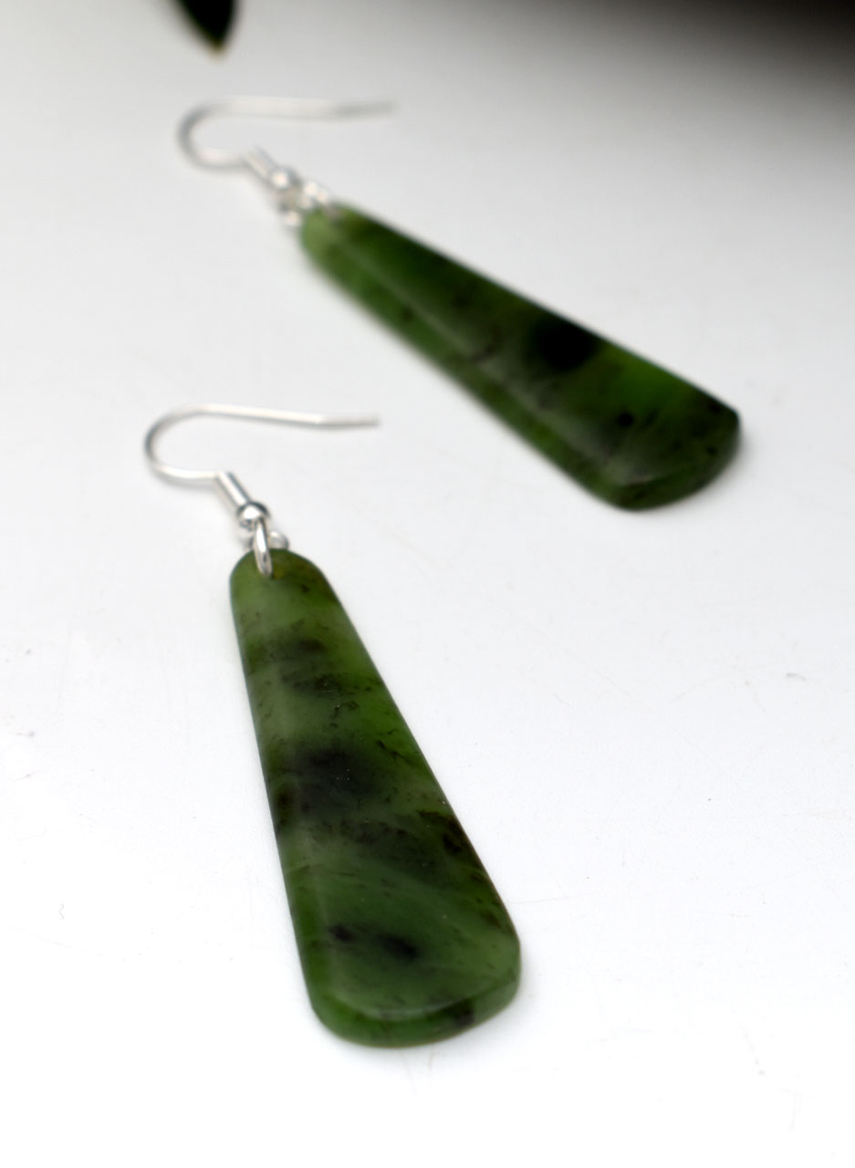 Pounamu Earrings – Carved by T. Lusty