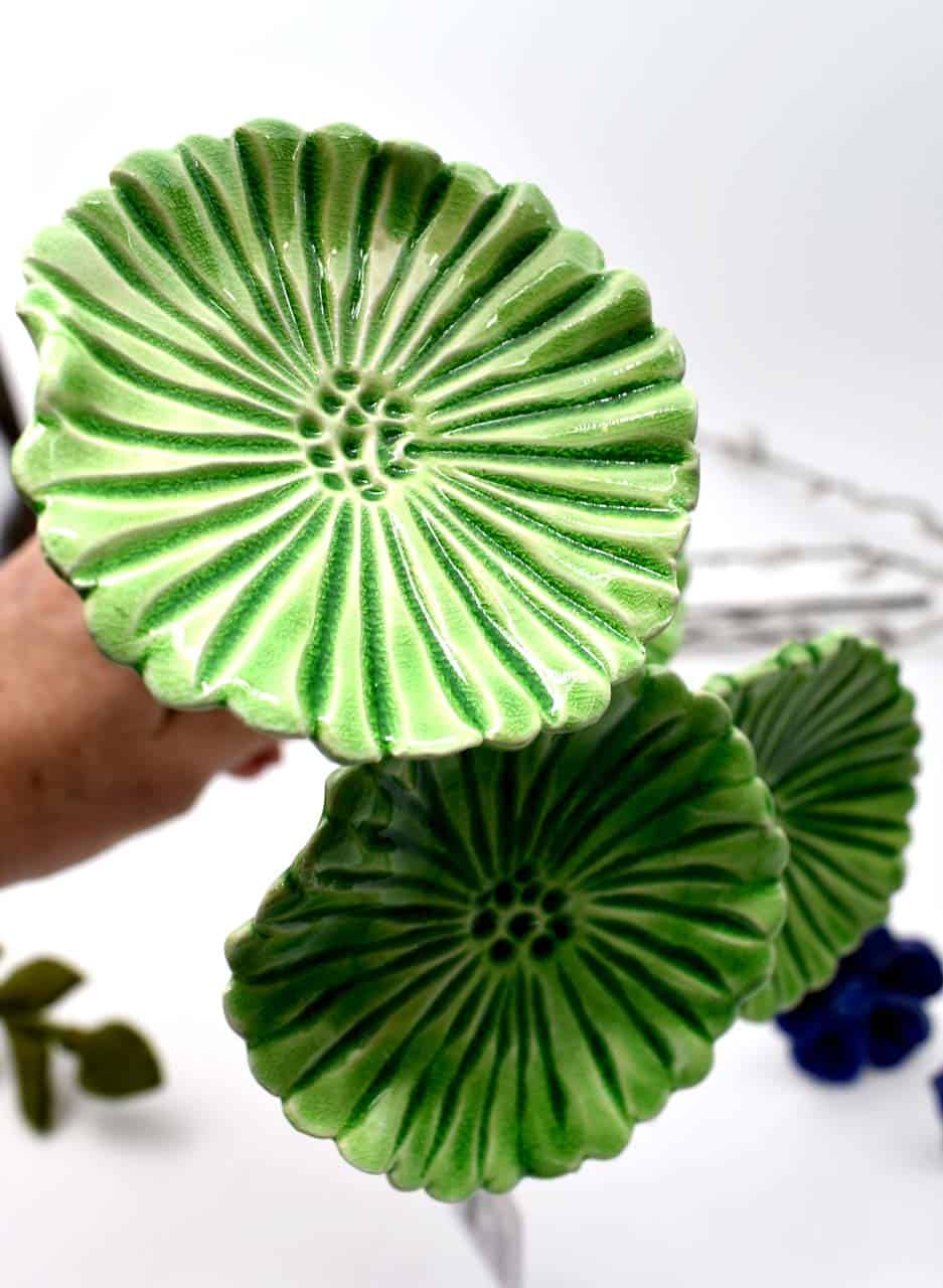 Green Chrysanthemum - Maria Brockhill - Image 3