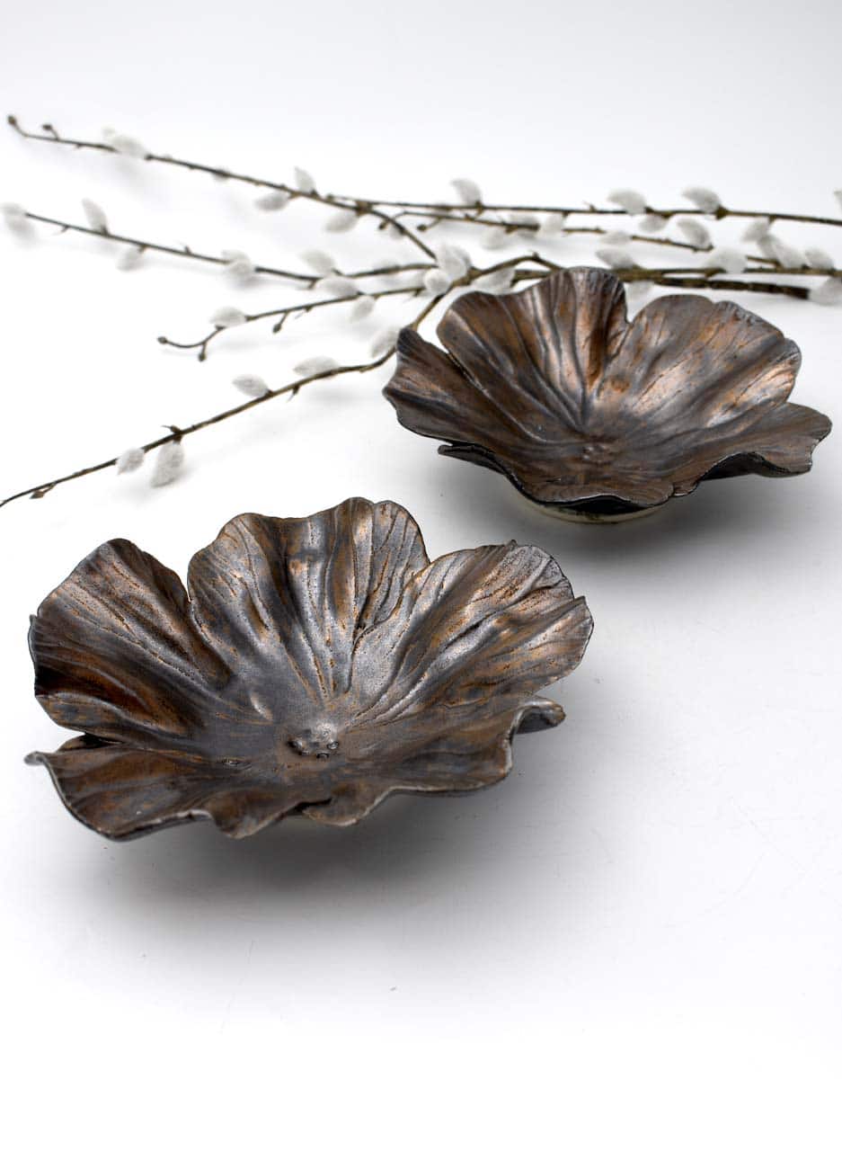 Hibiscus Bowl (Metallic Glaze) - Muddy Fingers - Image 2