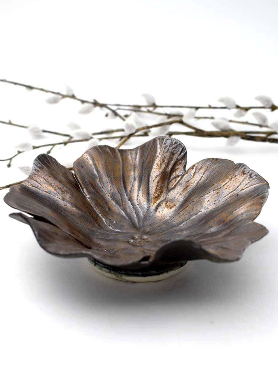 Hibiscus Bowl (Metallic Glaze) - Muddy Fingers - Image 2