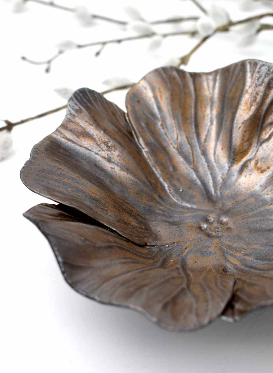 Hibiscus Bowl (Metallic Glaze) - Muddy Fingers - Image 3