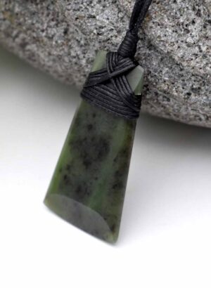 Kawakawa Pounamu Toki Pendant – Carved by Tony Lusty