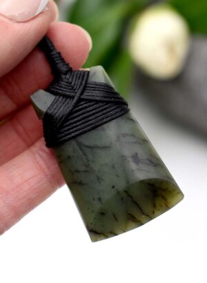 Kawakawa Pounamu Toki Pendant – Carved by Tony Lusty