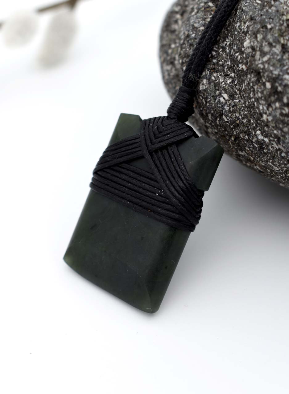 Pounamu Toki Pendant – Carved by Tony Lusty