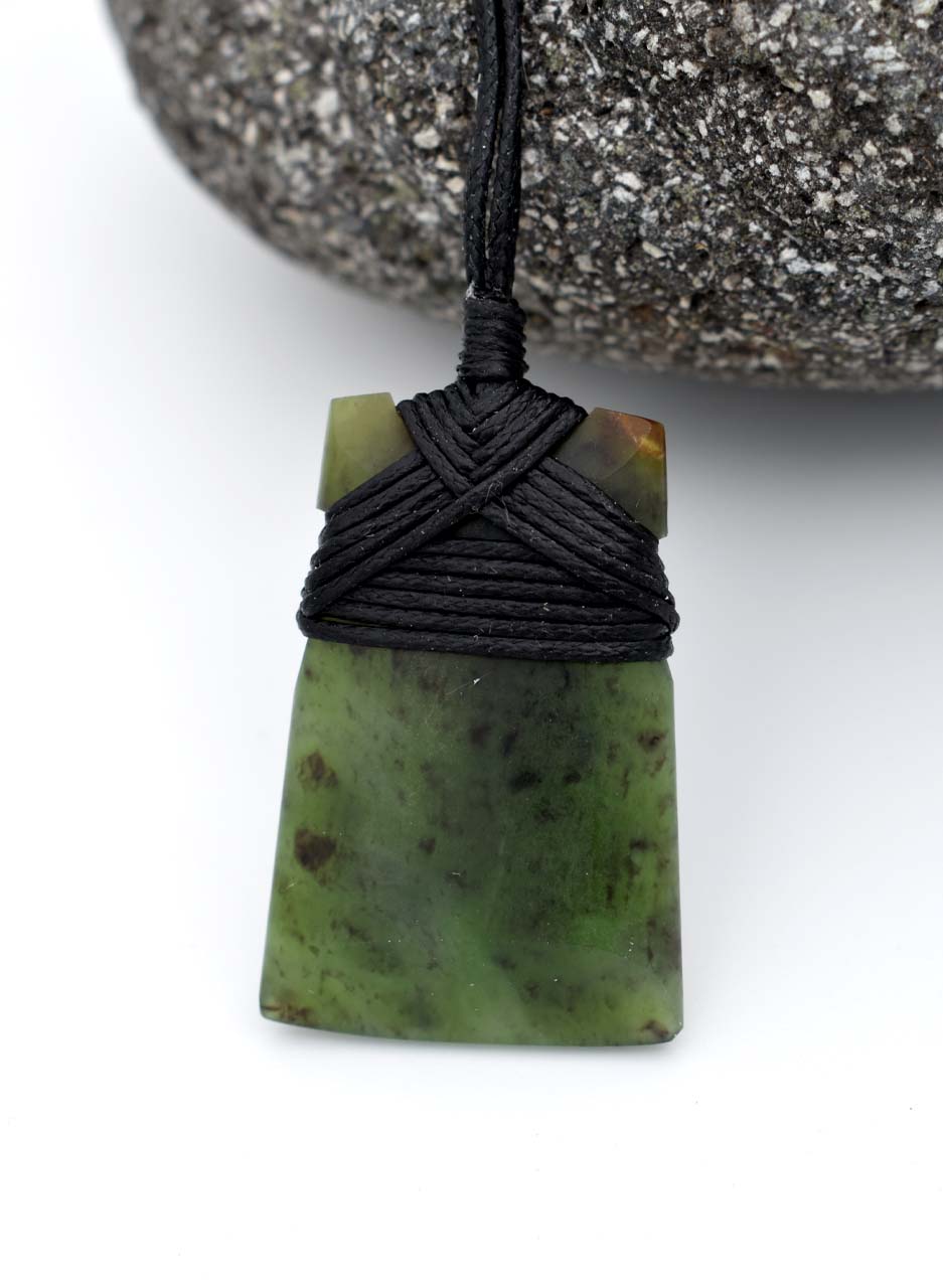Pounamu Toki Pendant – Carved by Tony Lusty