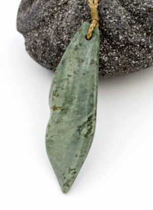 Pounamu Freeform Leaf - Amber Dawn