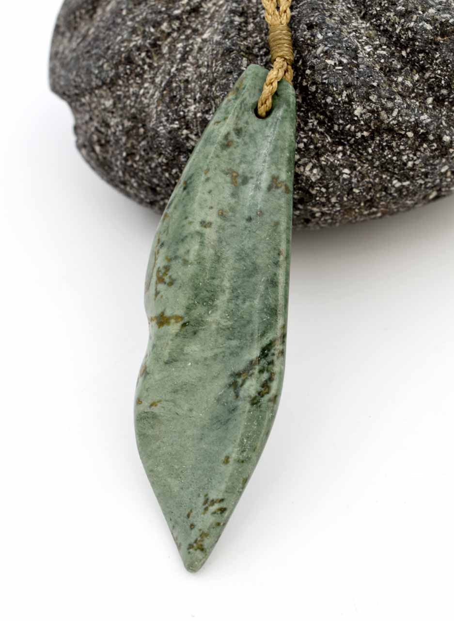 Pounamu Freeform Leaf - Amber Dawn