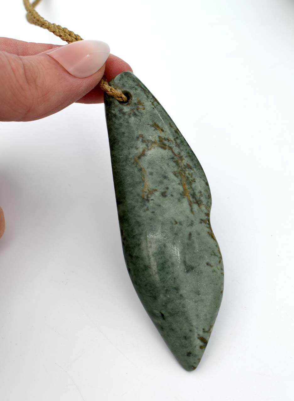 Pounamu Freeform Leaf - Amber Dawn - Image 3